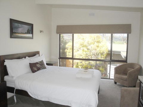 Off Mountain Accommodation - Darwin Tourism 4
