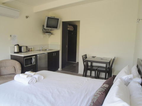 Off Mountain Accommodation - Darwin Tourism 6