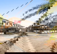 Nightcap at Camp Hill Hotel - Darwin Tourism