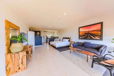 COAST Motel And Apartments - Darwin Tourism 5