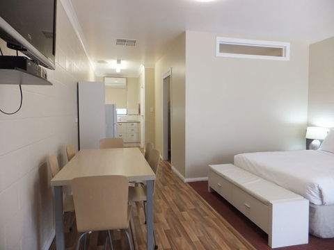 Nagambie Caravan Park & Motel - Darwin Tourism 0
