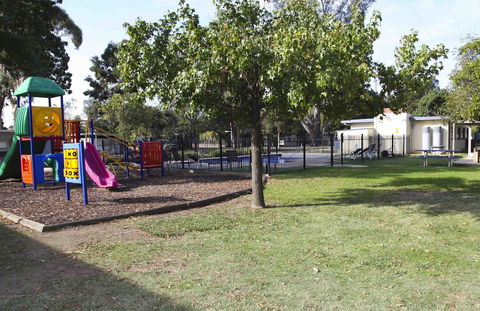 Nagambie Caravan Park & Motel - Darwin Tourism 3