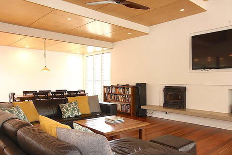 A PERFECT STAY - Cavvanbah Seaside Cottage - Darwin Tourism 3