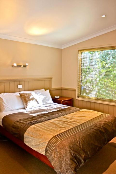 Autumn Leaf Cottage 1 - Darwin Tourism 3