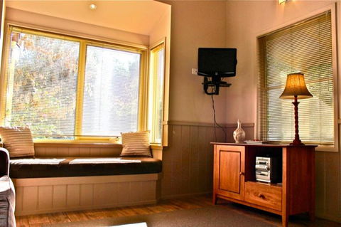 Autumn Leaf Cottage 1 - Darwin Tourism 2