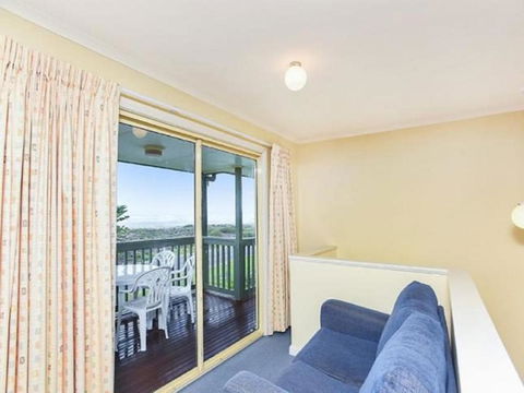 Tahren Beachfront Shack - Darwin Tourism 5
