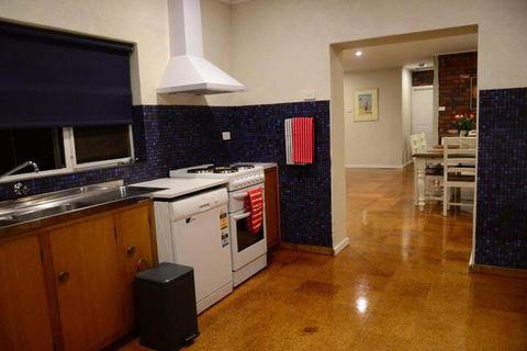 Ratcliff Cottage - Darwin Tourism 7