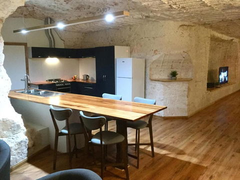 Dug Out B & B Apartments - Darwin Tourism 1
