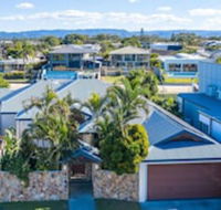 Maureen Waterfront Beach House - Darwin Tourism