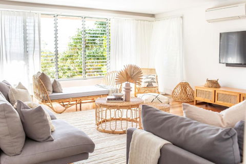 Akoakoa Sunrise Beach - Darwin Tourism 1