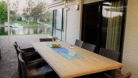 Waterfront Getaway In Sussex - Darwin Tourism 3