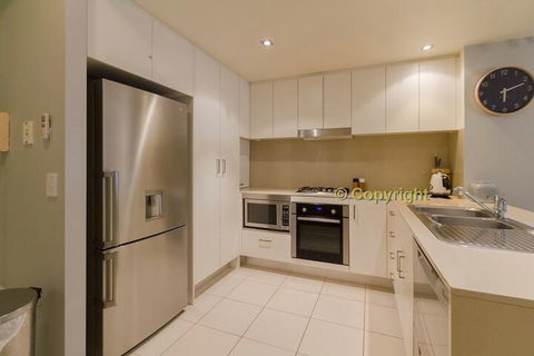 A Deluxe Swim Up Drift Apartments South - Darwin Tourism 3