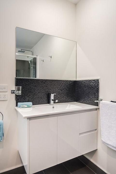Apartments On Fraser Bicheno - Darwin Tourism 4