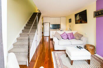 ALEXANDER, 2BDR South Melbourne House - Darwin Tourism 0