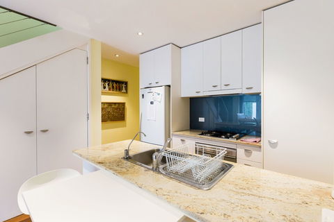 ALEXANDER, 2BDR South Melbourne House - Darwin Tourism 2