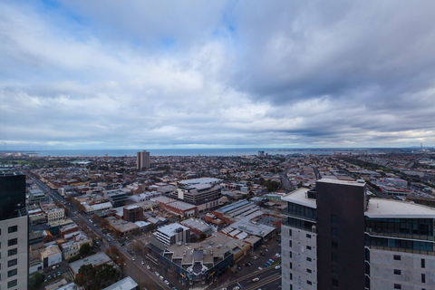 LENA, 2BDR Southbank Apartment - Darwin Tourism 0