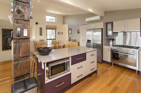 Ned Kelly's Retreat - Sophisticated Style With Modern Convenience And Magical Outlook - Darwin Tourism 5