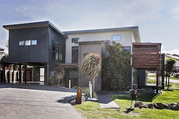 Ned Kelly's Retreat - Sophisticated Style With Modern Convenience And Magical Outlook - Darwin Tourism 2