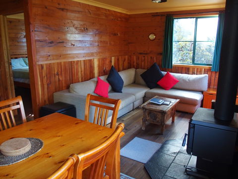 Cradle Mountain Highlanders Cottages - Darwin Tourism 3
