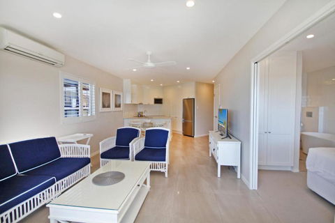 Coolum Baywatch Luxury Style Penthouse Linen Included WIFI 500 Bond - Darwin Tourism 2