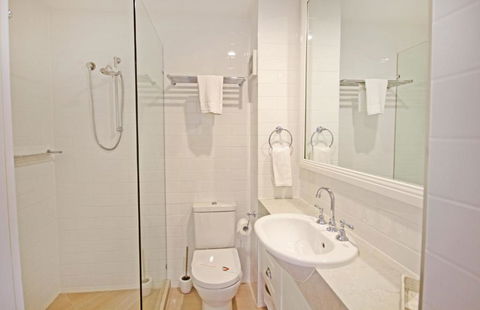 Coolum Baywatch Luxury Style Penthouse Linen Included WIFI 500 Bond - Darwin Tourism 6
