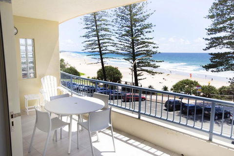 Coolum Baywatch Luxury Style Penthouse Linen Included WIFI 500 Bond - Darwin Tourism 5