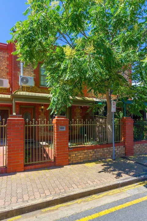 Adelaide Style Accommodation Near City - Darwin Tourism 0