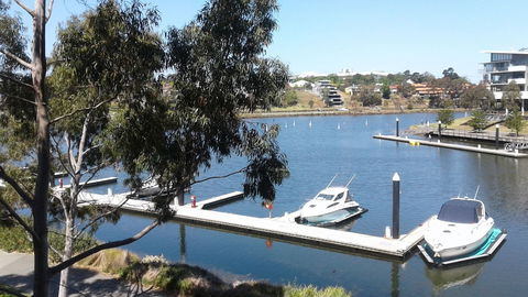 Marina View Apartment On The Maribyrnong River, Melbourne - Darwin Tourism 3
