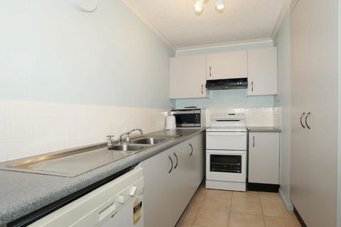 Unit 2 Biriny Lodge 1686 1689 David Low Way Coolum Beach - Darwin Tourism 1