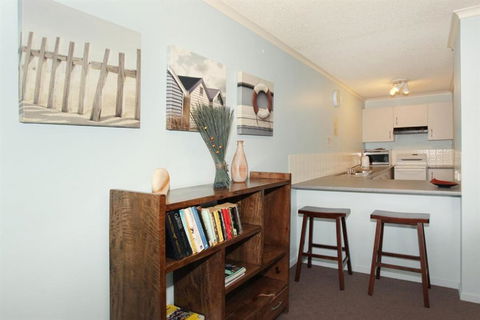 Unit 2 Biriny Lodge 1686 1689 David Low Way Coolum Beach - Darwin Tourism 4