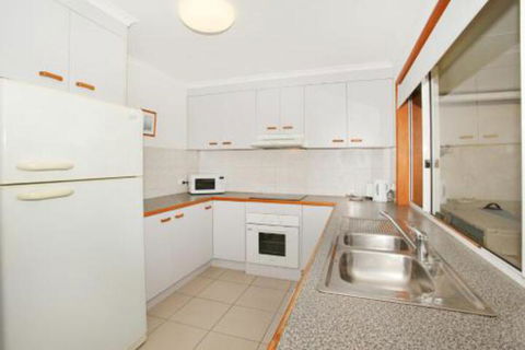 2 Eastern Court Mount Coolum 400 DOLLAR BOND Pet Friendly LINEN INCLUDED - Darwin Tourism 5