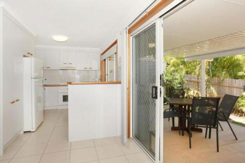 2 Eastern Court Mount Coolum 400 DOLLAR BOND Pet Friendly LINEN INCLUDED - Darwin Tourism 2