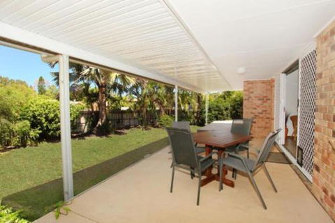 2 Eastern Court Mount Coolum 400 DOLLAR BOND Pet Friendly LINEN INCLUDED - Darwin Tourism 3