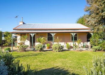 Rubys Cottage - Darwin Tourism 1