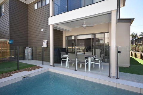 Holiday With A View Lowry Street - Darwin Tourism 2