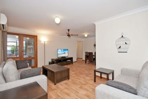 Skippers Rest 27 Government Road - Darwin Tourism 0