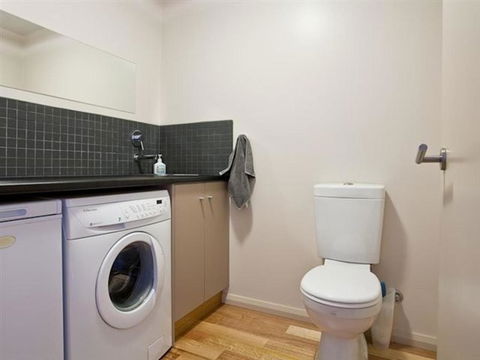 Architecturally Designed Beach House - Darwin Tourism 1