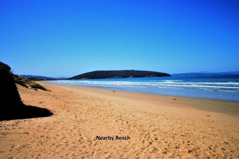 Architecturally Designed Beach House - Darwin Tourism 2