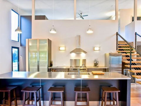 Architecturally Designed Beach House - Darwin Tourism 4