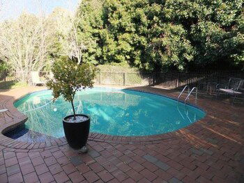 Apple Blossom Retreat - Darwin Tourism 1