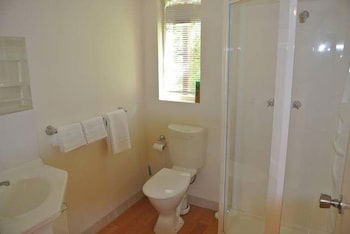 Apple Blossom Retreat - Darwin Tourism 6