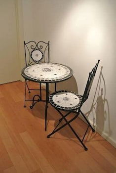 Apple Blossom Retreat - Darwin Tourism 3