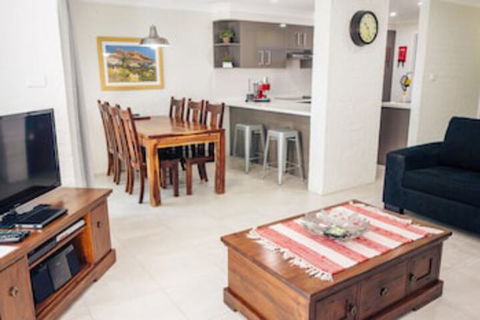 Nicholli, Bay Parklands, Unit 21/2 Gowrie Avenue - Darwin Tourism 0