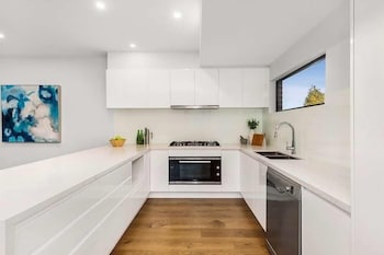 Glen Manor 1 - Darwin Tourism 0