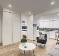 Quiet Spacious Apt with AIR CONDITIONING  Netflix - Darwin Tourism