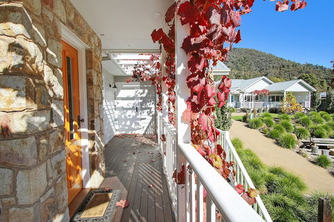 Autumn Home - Our Place At Bright - Darwin Tourism 3