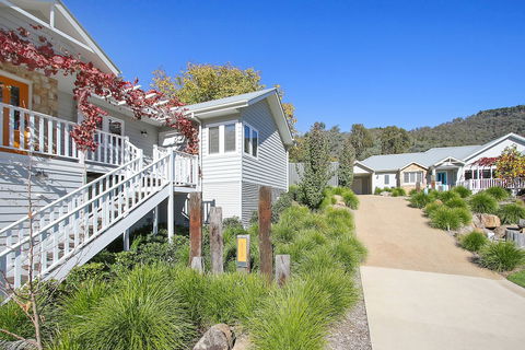 Autumn Home - Our Place At Bright - Darwin Tourism 1