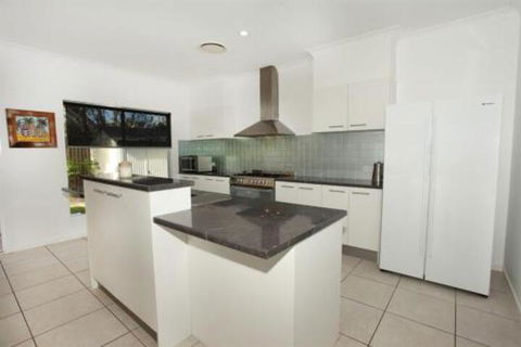 3 Bauhinia Crescent Marcoola PET FRIENDLY LINEN SUPPLIED 500 BOND - Darwin Tourism 5