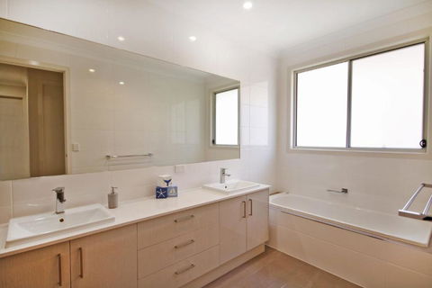 59 Banksia Avenue Coolum Beach Pet Friendly Linen Included 500 BOND - Darwin Tourism 2