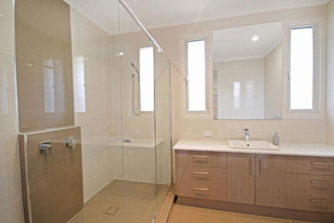 59 Banksia Avenue Coolum Beach Pet Friendly Linen Included 500 BOND - Darwin Tourism 4